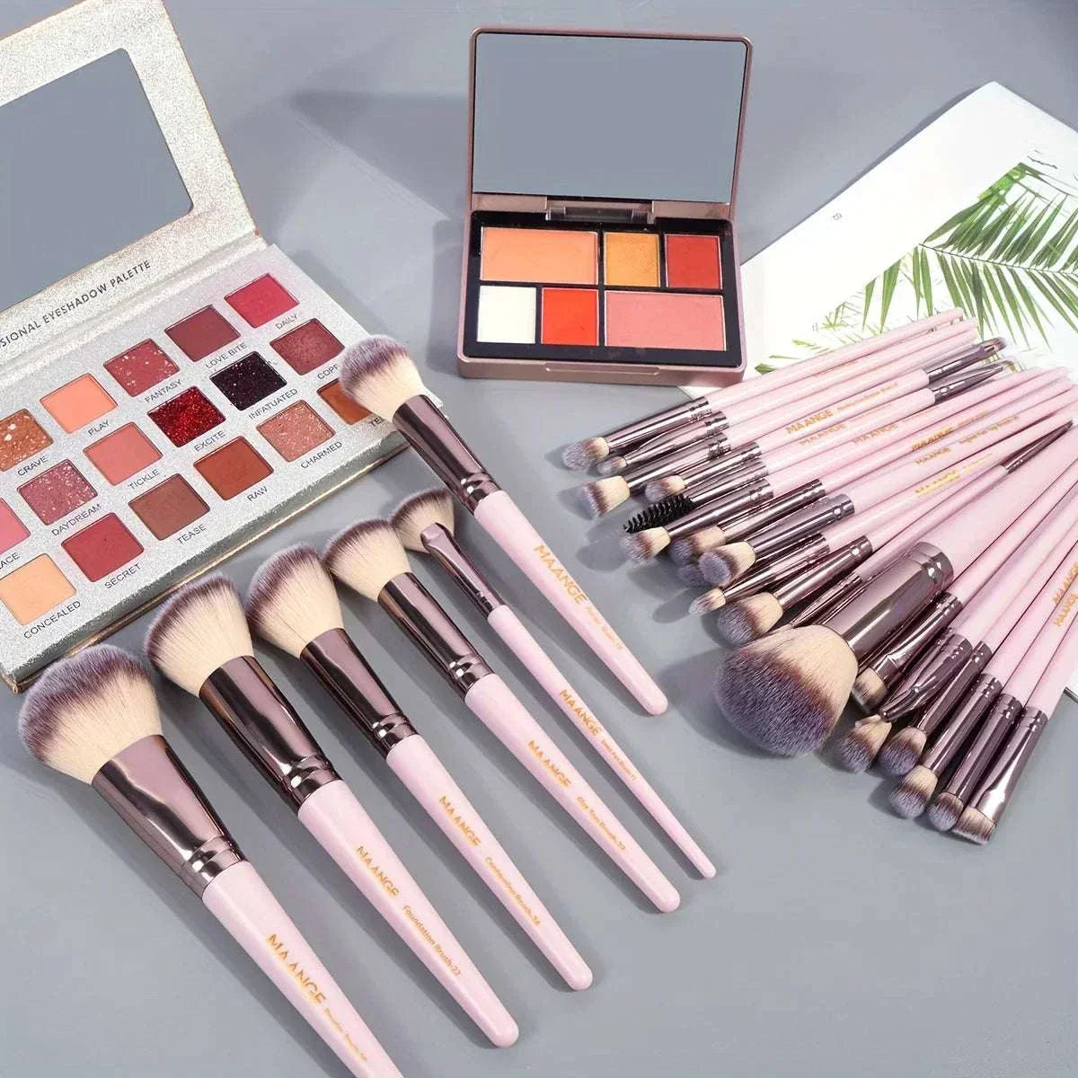MAANGE 30pcs professional nylon makeup brush set with pink handles and carrying bag for blending foundation eyeshadow and blush