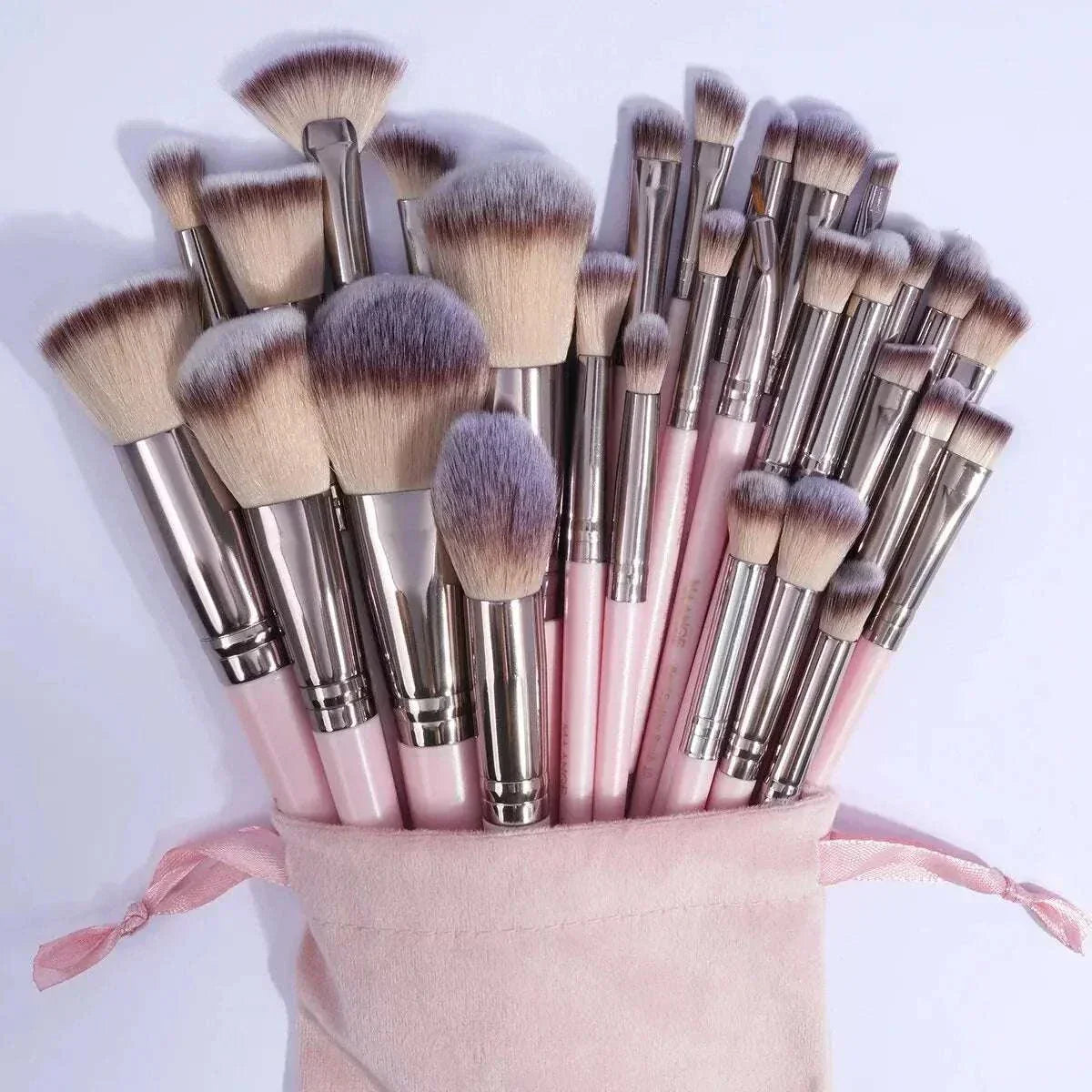 MAANGE 30pcs professional makeup brush set with pink handles and soft nylon bristles, displayed with a pink drawstring bag.