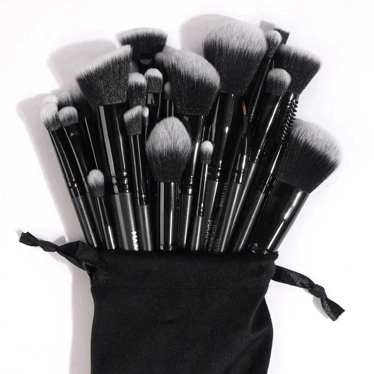 MAANGE 30pcs professional nylon makeup brush set with black handles and storage bag for blending and detail application